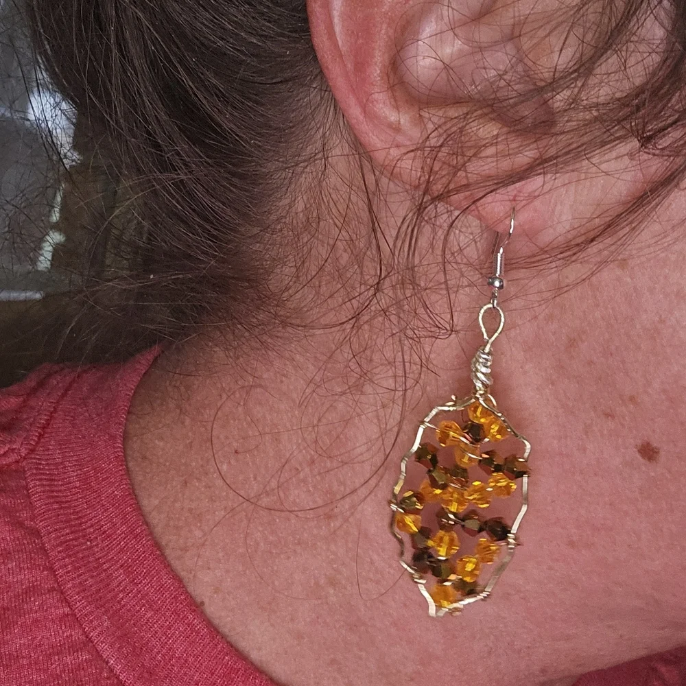 Hqndcrafted Gold and Brown Leaf Beaded Earrings - Picture 4 of 4